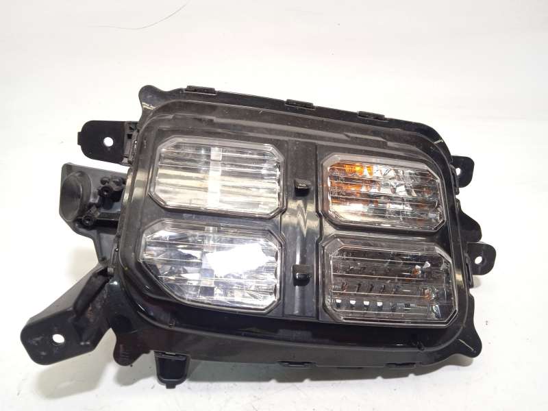 Recambio de faro antiniebla derecho para mitsubishi asx 2.0 mivec cat referencia OEM IAM 8315A084 - Blanco 3