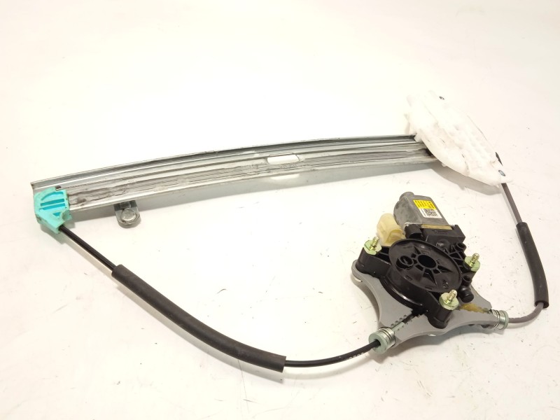 ELEVALUNAS DELANTERO DERECHO 82460H8000 F00S1W2196
