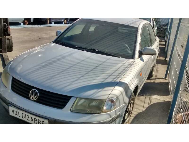 VOLKSWAGEN PASSAT BERLINA (3B2)