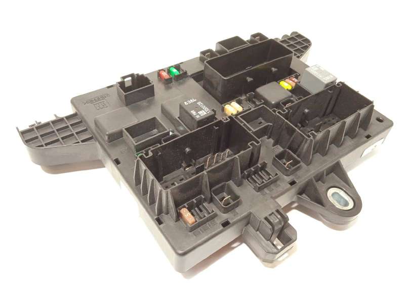CAJA RELES / FUSIBLES 13302300 13343950