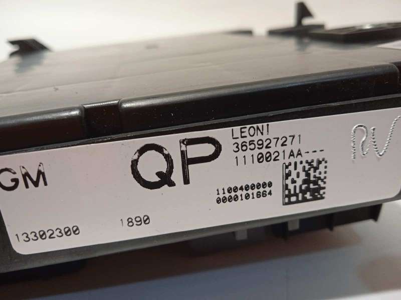 Recambio de caja reles / fusibles para opel astra j lim. sport referencia OEM IAM 13302300  13343950 - Azul 4