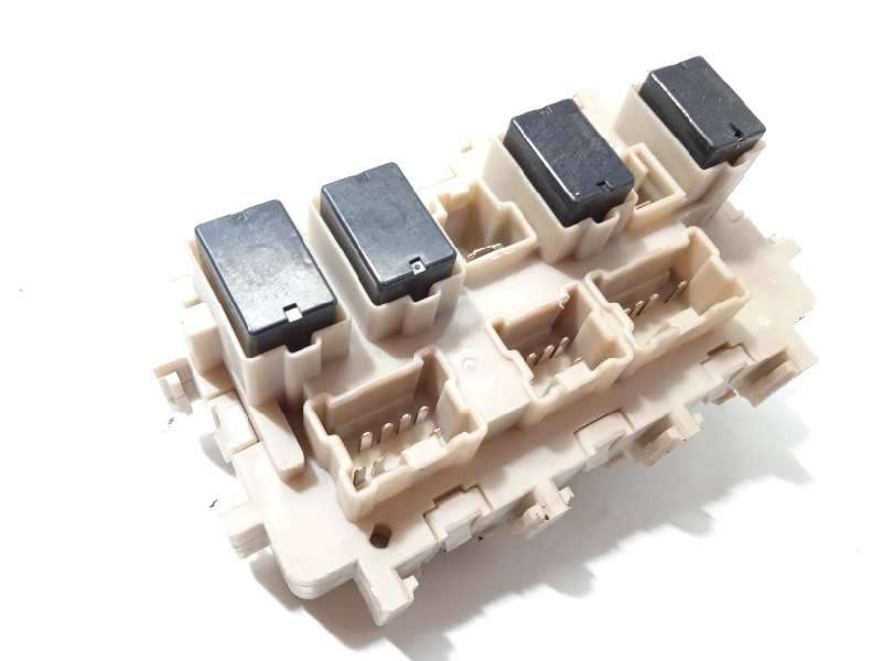 Recambio de caja reles / fusibles para renault kadjar 1.3 tce referencia OEM IAM 8901R  243808901R 2