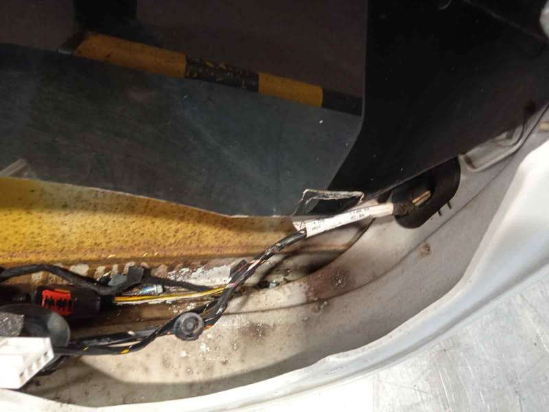 Recambio de puerta trasera izquierda para ford kuga (cbv) trend referencia OEM IAM 1520947 - Blanco 5