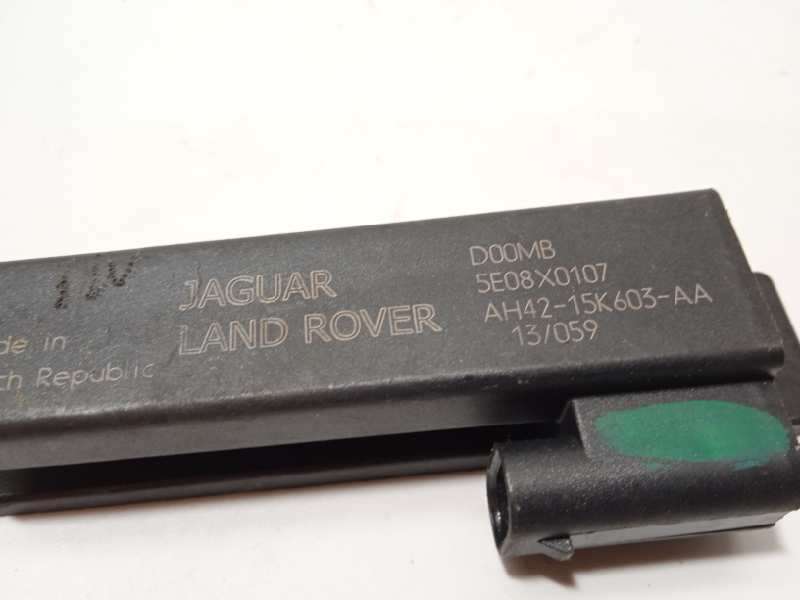 Recambio de antena para land rover range rover autobiography referencia OEM IAM AH4215K603AA  LR012709 4
