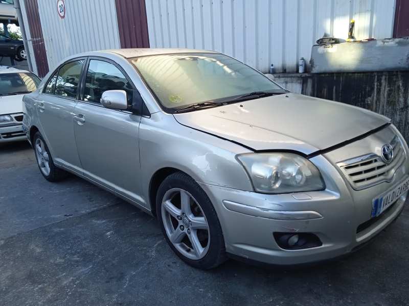 TOYOTA AVENSIS BERLINA (T25)