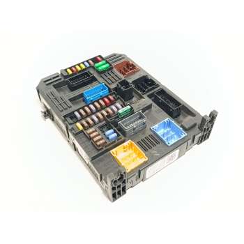 CAJA RELES / FUSIBLES 9819851280 1617016180 28550129