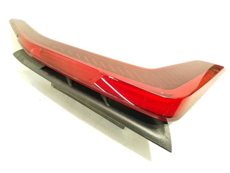 PILOTO TRASERO DERECHO 92402AT000 