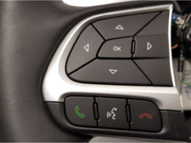Recambio de volante para jeep compass ii longitude 4x2 referencia OEM IAM P5SX74LT5AH 5YM98LT5AF 2