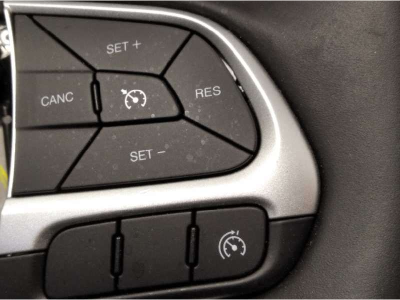Recambio de volante para jeep compass ii longitude 4x2 referencia OEM IAM P5SX74LT5AH 5YM98LT5AF 3