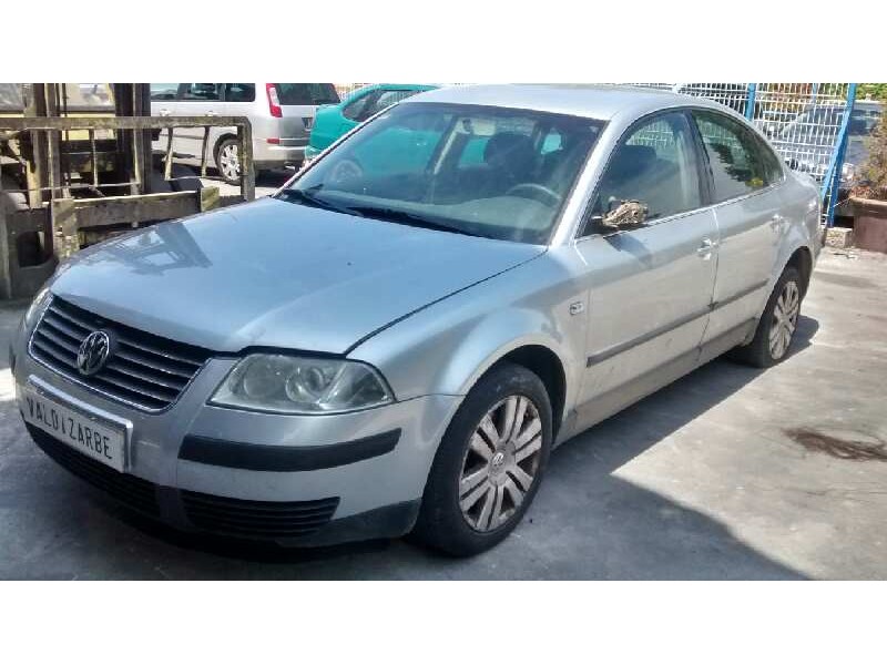 VOLKSWAGEN PASSAT BERLINA (3B3)