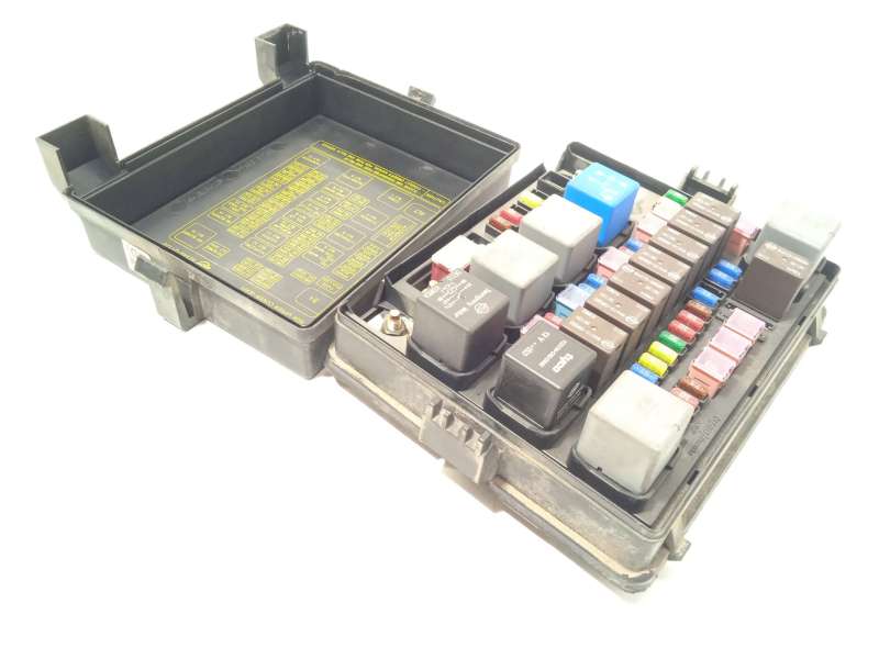 CAJA RELES / FUSIBLES A105ED 8234021010 