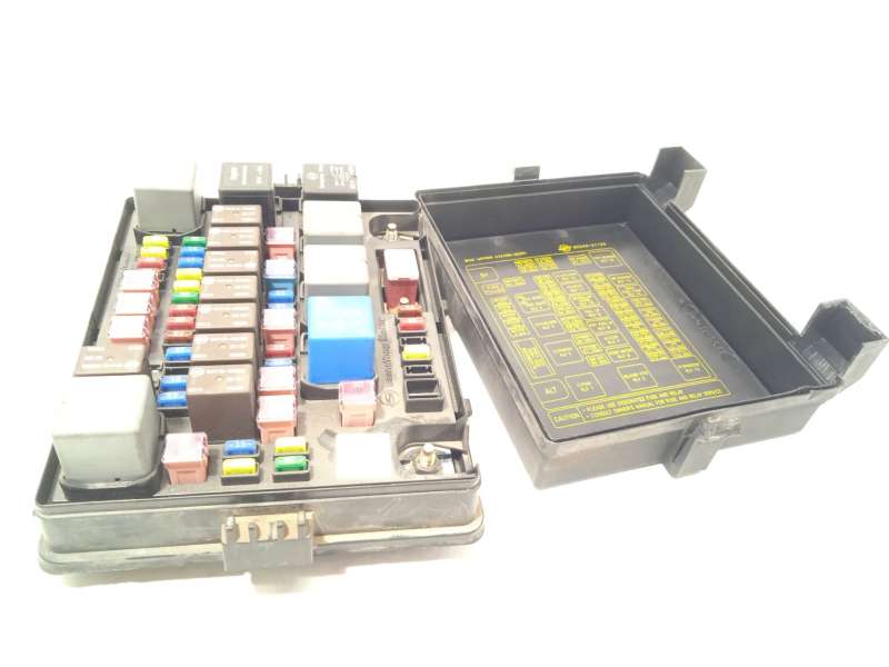 Recambio de caja reles / fusibles para ssangyong rodius i 2.7 xdi referencia OEM IAM A105ED 8234021010 - Negro 2