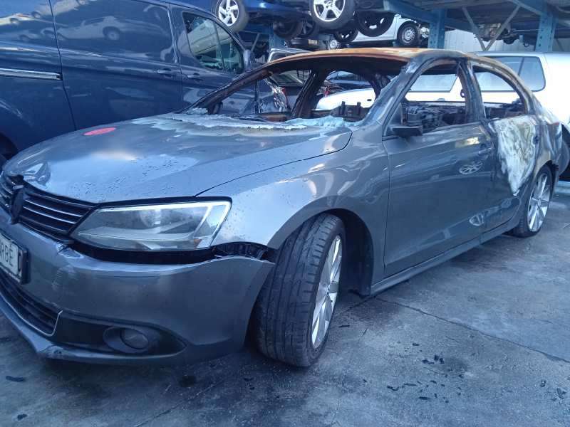 VOLKSWAGEN JETTA (162)