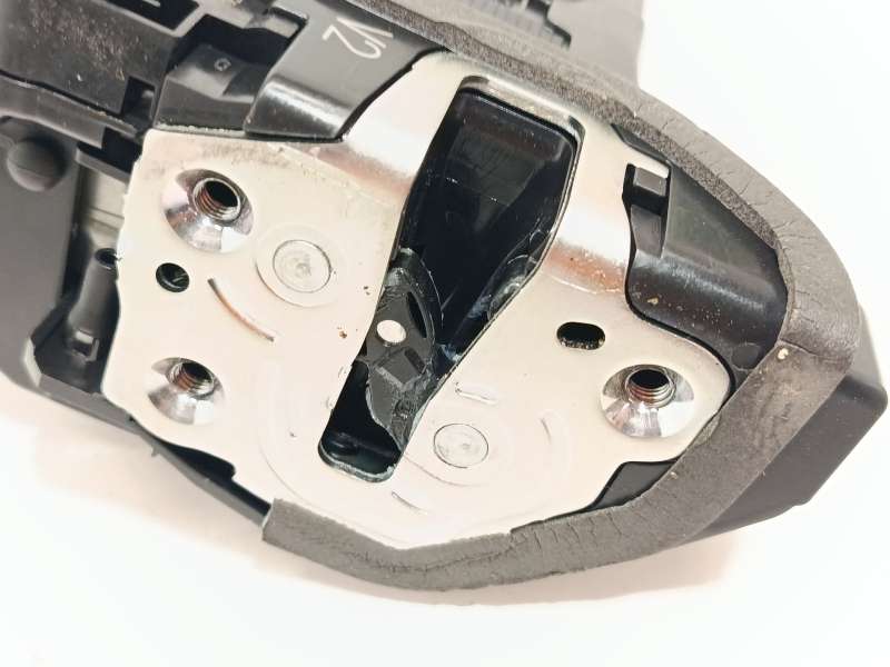 Recambio de cerradura puerta trasera derecha para toyota c-hr (_x1_) 2.0 hybrid (maxh10) referencia OEM IAM 69050F4131 - Blanco 4