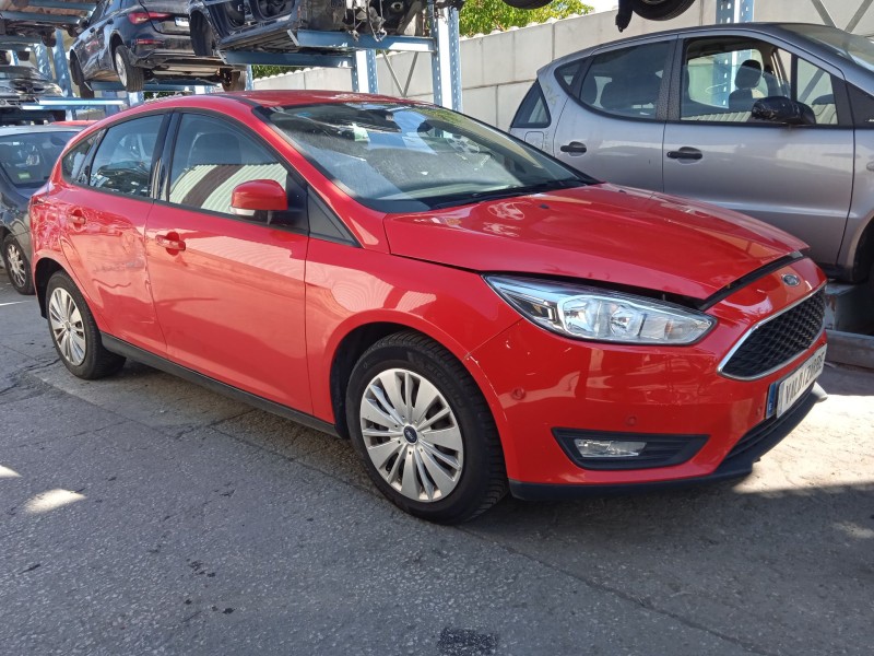 FORD FOCUS III SEDÁN