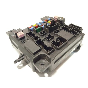CAJA RELES / FUSIBLES 8637A641 