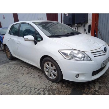 toyota auris del año 2012