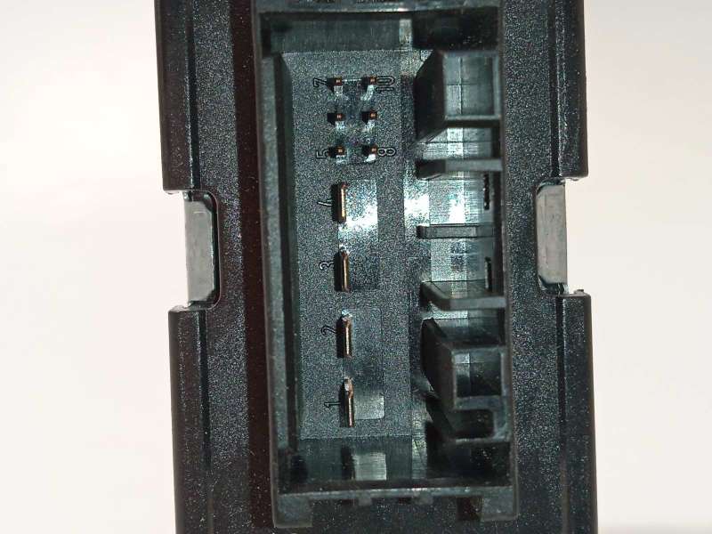Recambio de modulo electronico para bmw serie 1 berlina (e81/e87) 120d referencia OEM IAM 61429127088  8ES00947920 3