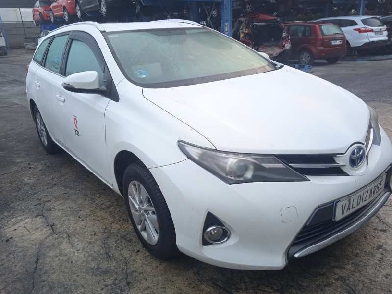 TOYOTA AURIS TOURING SPORTS (E18)
