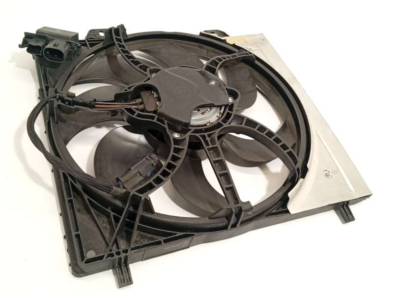 Recambio de electroventilador para peugeot 2008 ii (ud_, us_, uy_, uj_, ur_, uc_) 1.2 puretech 130 referencia OEM IAM 9827752980