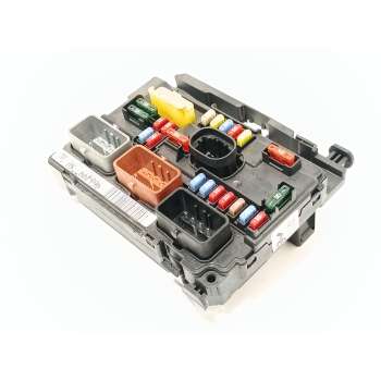 CAJA RELES / FUSIBLES 9664997780 6500HV 