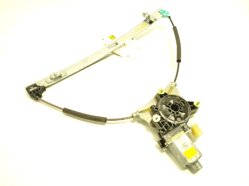 ELEVALUNAS DELANTERO DERECHO 82460H8000 