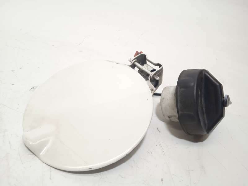 TAPA EXTERIOR COMBUSTIBLE 05116393AA K05116393AA