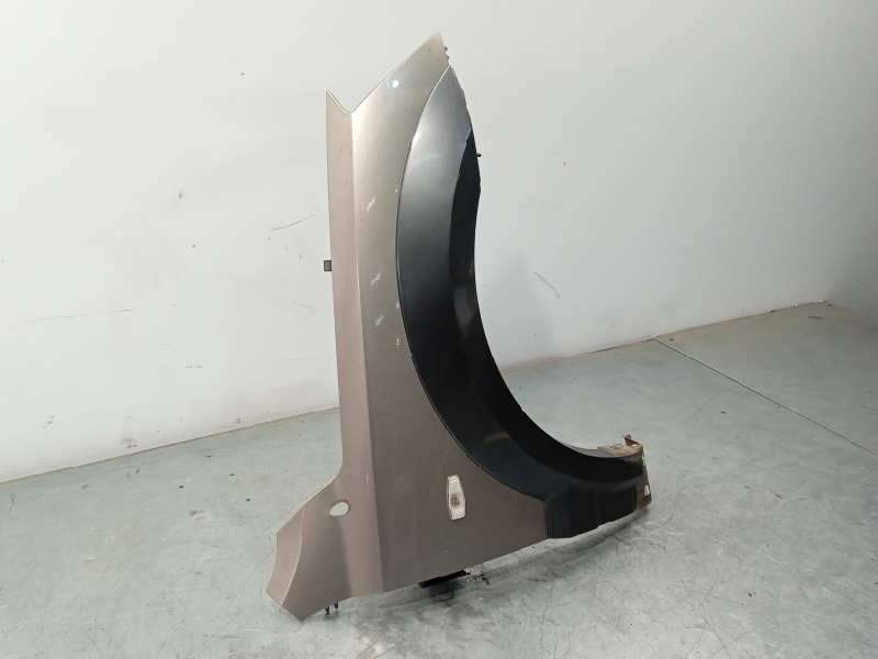 Recambio de aleta delantera derecha para kia sorento 2.5 crdi ex referencia OEM IAM 663213E141 2