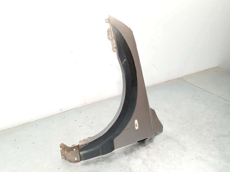 Recambio de aleta delantera izquierda para kia sorento 2.5 crdi ex referencia OEM IAM 663113E141 2
