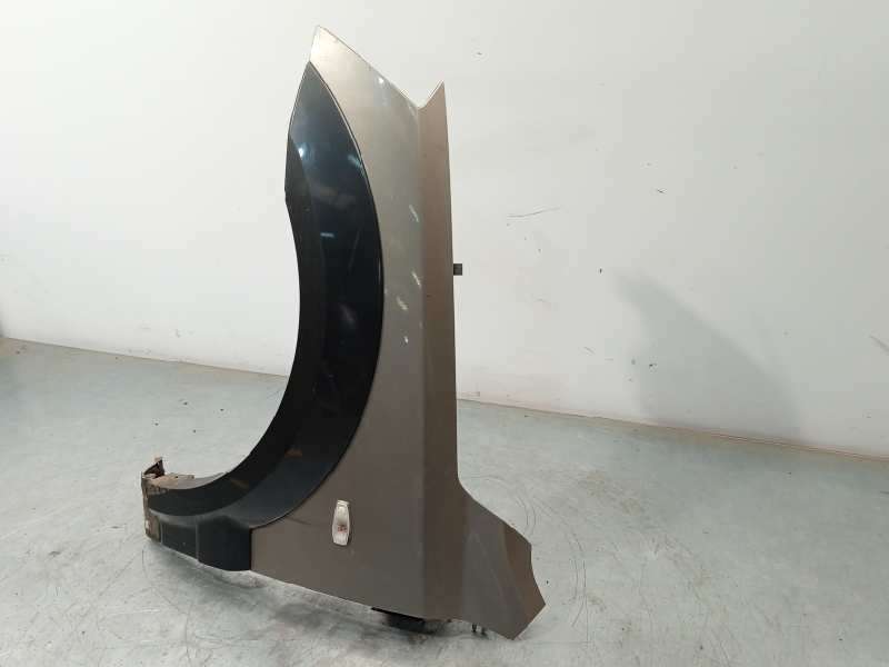 Recambio de aleta delantera izquierda para kia sorento 2.5 crdi ex referencia OEM IAM 663113E141 3