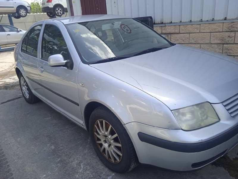 VOLKSWAGEN BORA BERLINA (1J2)