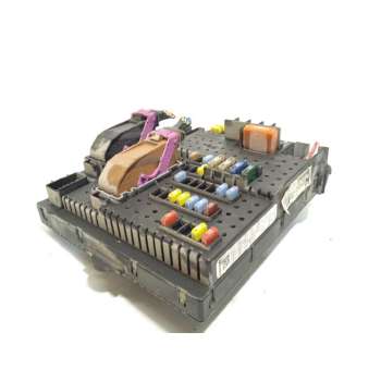 CAJA RELES / FUSIBLES 30786646 28080156
