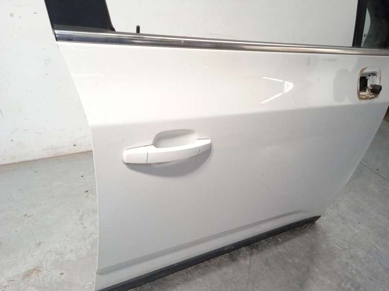 Recambio de puerta delantera derecha para chevrolet orlando (j309) 2.0 d referencia OEM IAM 95242605 2