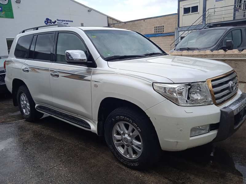 TOYOTA LAND CRUISER 200 (J14)