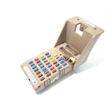 CAJA RELES / FUSIBLES 82201AG041 