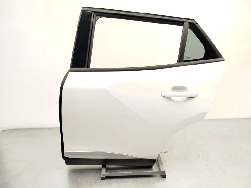 Recambio de puerta trasera izquierda para peugeot 2008 ii (ud_, us_, uy_, uj_, ur_, uc_) 1.2 puretech 130 referencia OEM IAM 983