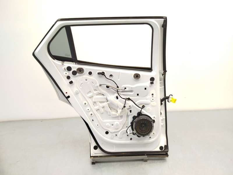 Recambio de puerta trasera izquierda para peugeot 2008 ii (ud_, us_, uy_, uj_, ur_, uc_) 1.2 puretech 130 referencia OEM IAM 983 4