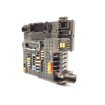 Recambio de caja reles / fusibles para volvo xc70 2.4 diesel cat referencia OEM IAM 30728512  28017881