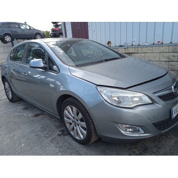 opel astra j (p10) del año 2010