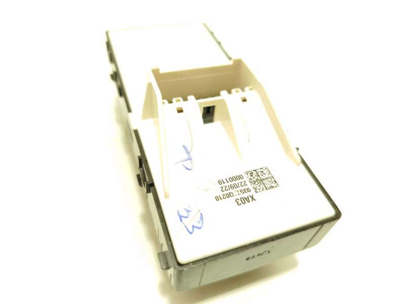 Recambio de mando elevalunas delantero izquierdo para hyundai i20 iii (bc3, bi3) 1.2 referencia OEM IAM 93571Q0210 - Gris 4