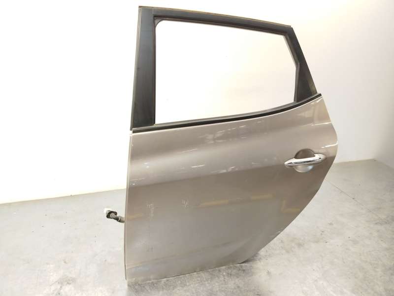 Recambio de puerta trasera izquierda para hyundai ix20 1.6 cat referencia OEM IAM 770031K000 2