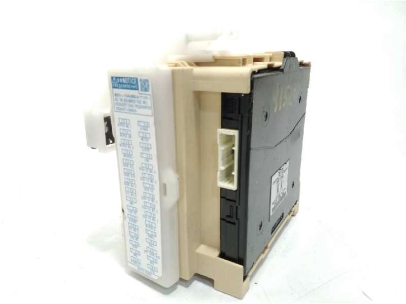 Recambio de caja reles / fusibles para toyota auris 1.8 16v (híbrido) referencia OEM IAM 8273012X81 8922102480 50122230 2