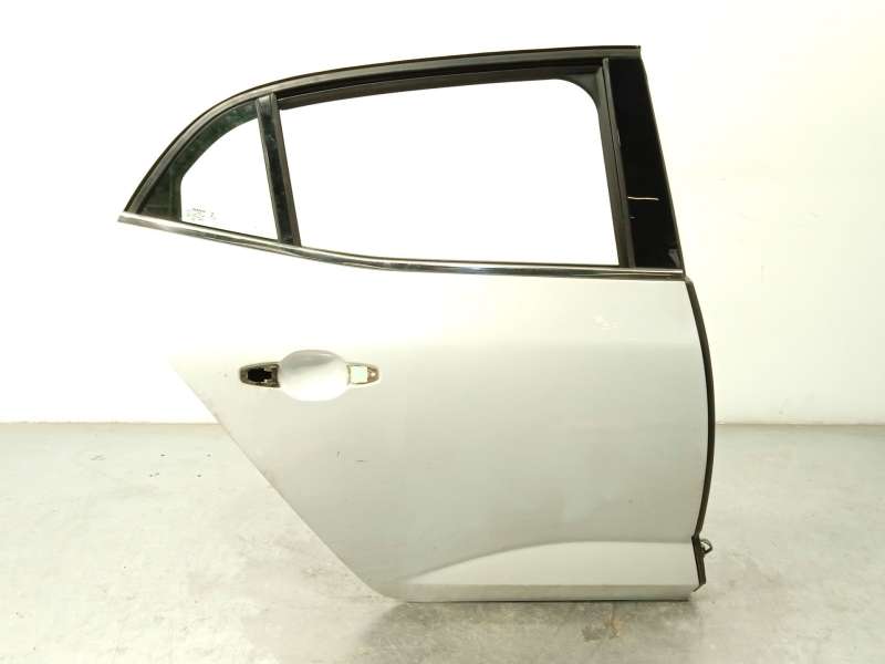 PUERTA TRASERA DERECHA 821001172R 