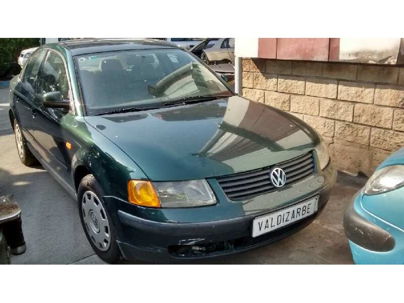 VOLKSWAGEN PASSAT BERLINA (3B2)