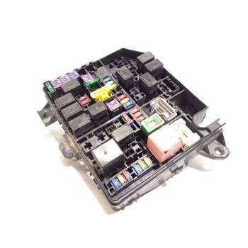 CAJA RELES / FUSIBLES 8565A441 