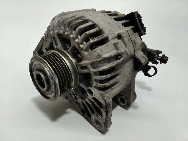 Recambio de alternador para hyundai i20 1.4 crdi cat referencia OEM IAM 373002A400  2607271 6