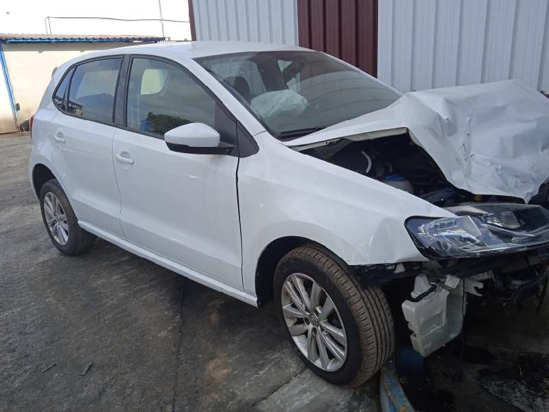 VOLKSWAGEN POLO (6C1)
