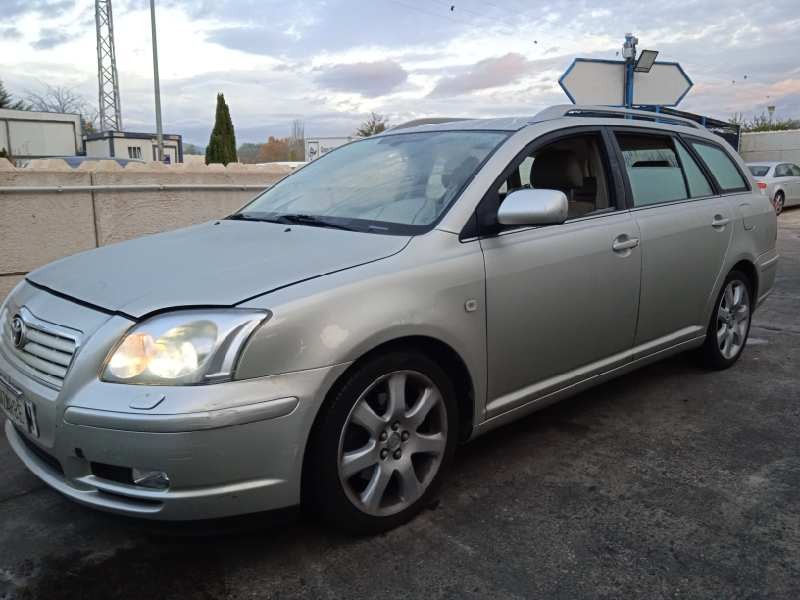 TOYOTA AVENSIS BERLINA (T25)