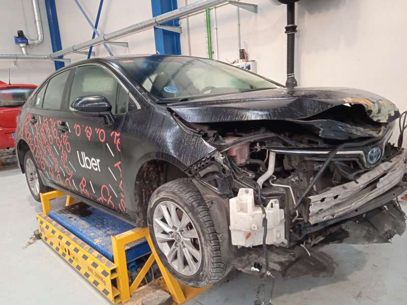 TOYOTA COROLLA SEDÁN (_E21_)