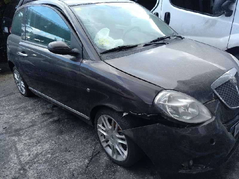 LANCIA YPSILON (101)
